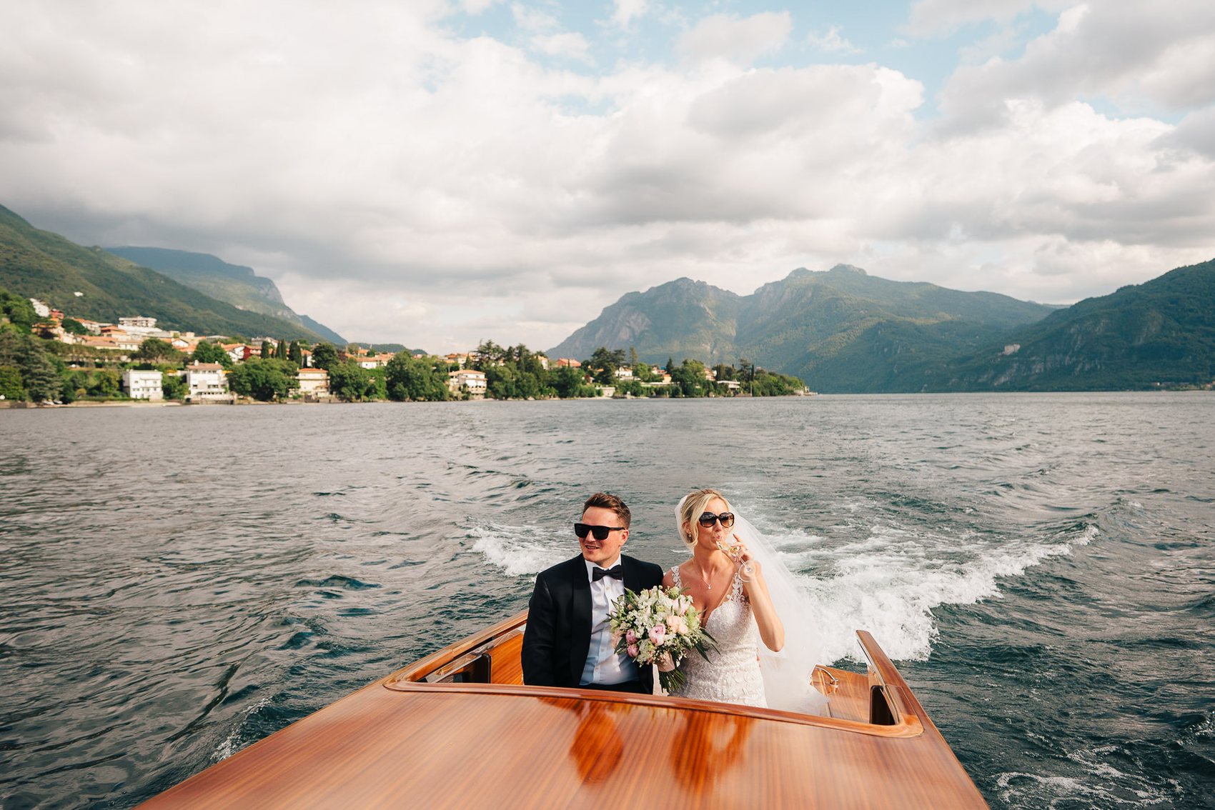Lake Como wedding guests arriving by boat