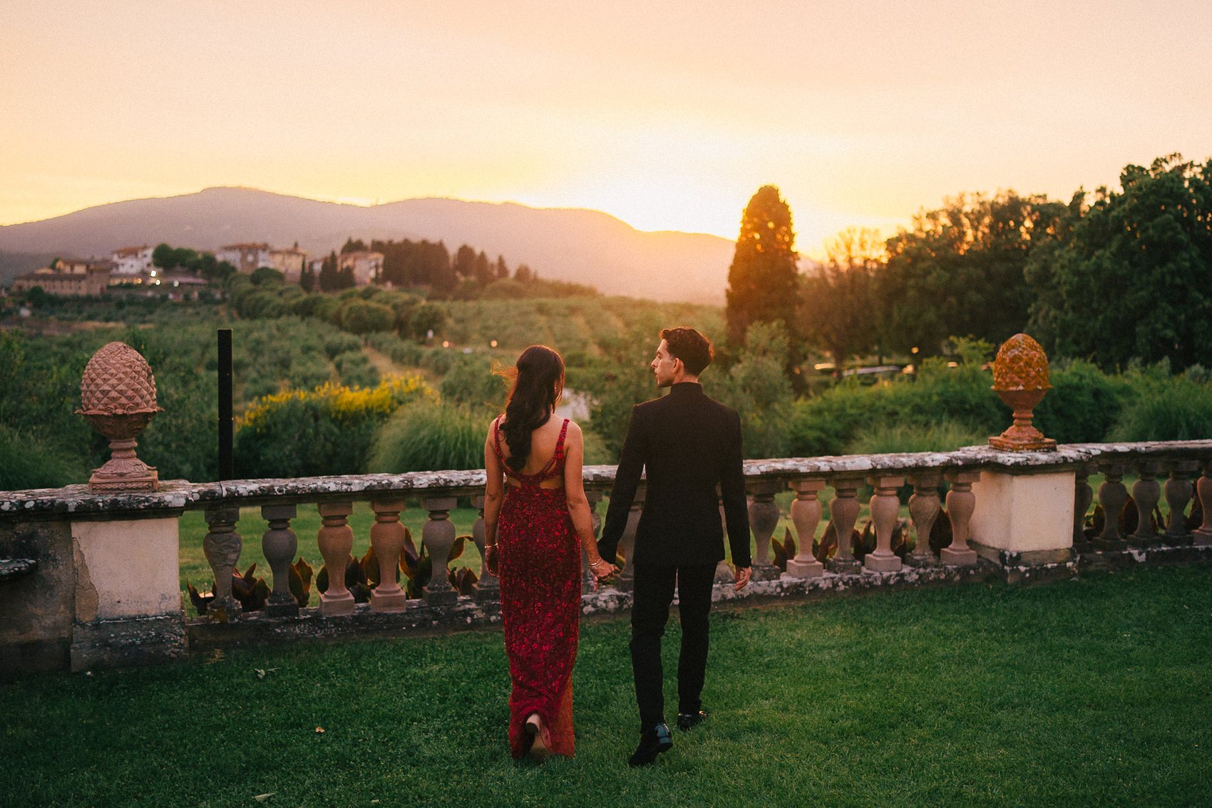 Italian villa wedding venue with a bride and groom outside